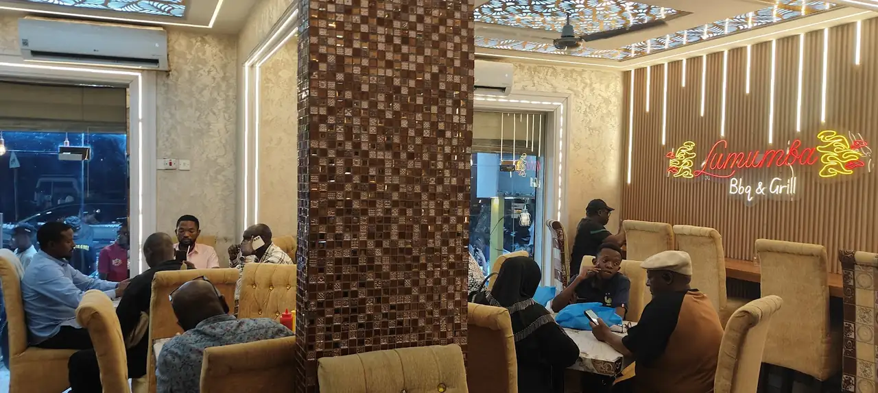 Ndani ya Lumumba Grill